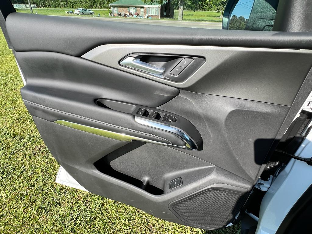 new 2025 Chevrolet Traverse car, priced at $42,235