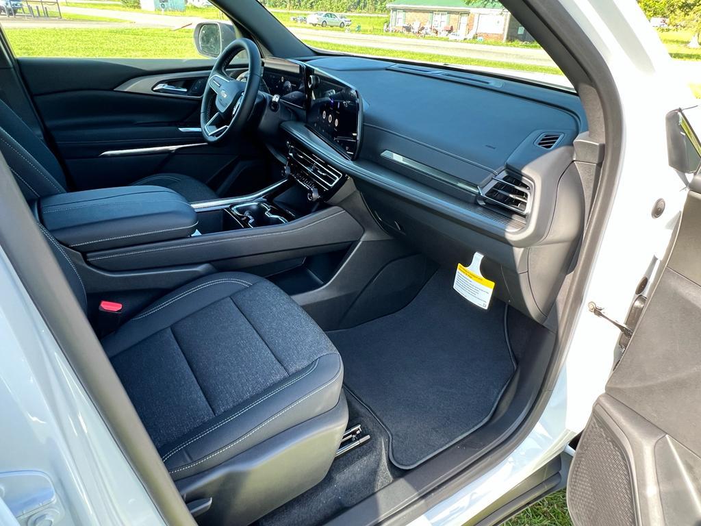 new 2025 Chevrolet Traverse car, priced at $42,235