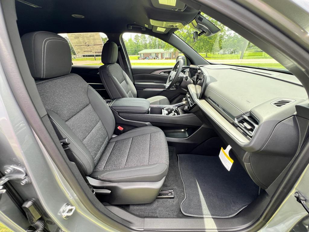new 2025 Chevrolet Traverse car, priced at $42,735