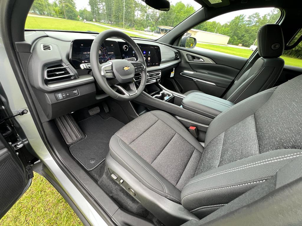 new 2025 Chevrolet Traverse car, priced at $42,735