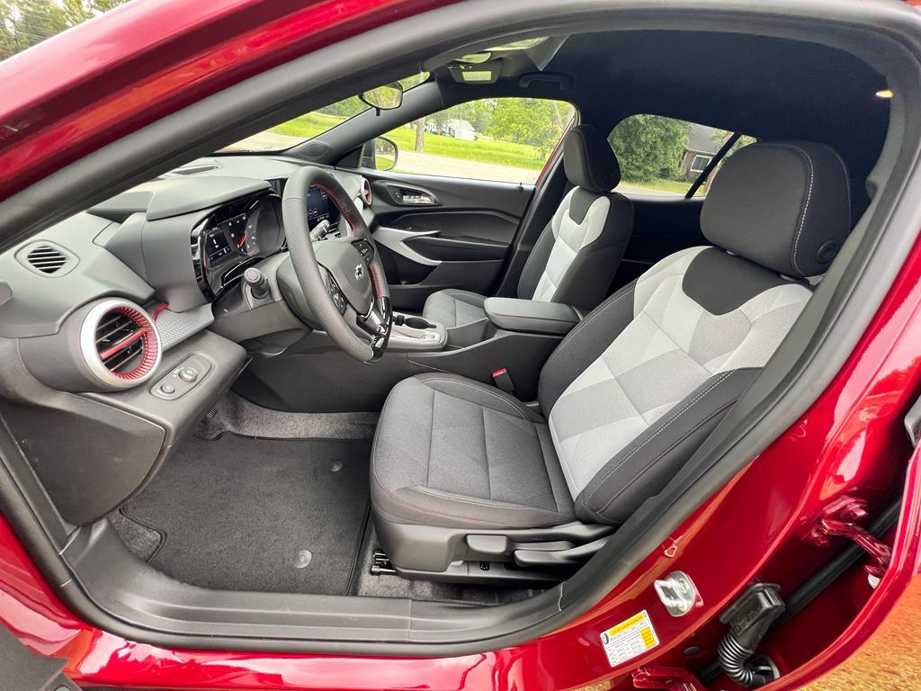 new 2025 Chevrolet Trax car, priced at $24,330
