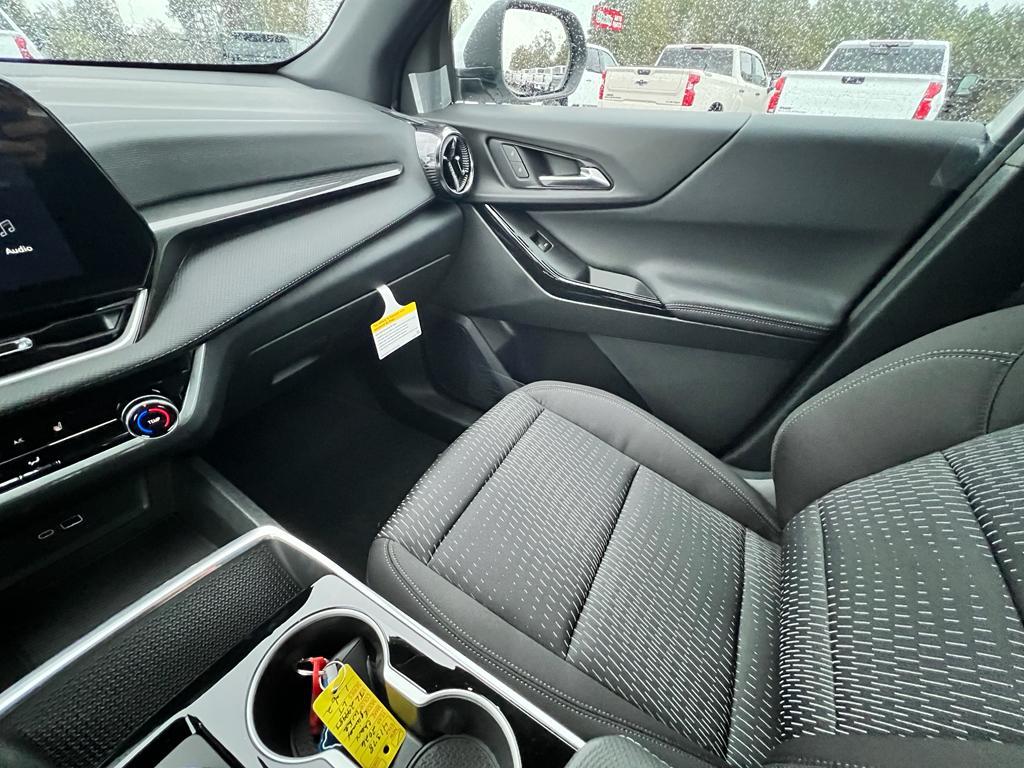 new 2026 Chevrolet Equinox car, priced at $29,935