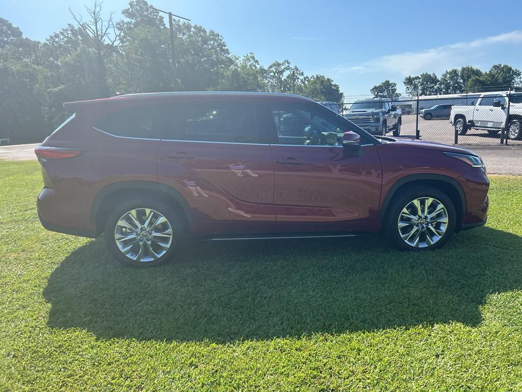 used 2022 Toyota Highlander car, priced at $39,875