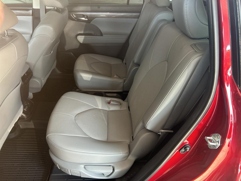 used 2022 Toyota Highlander car, priced at $39,875