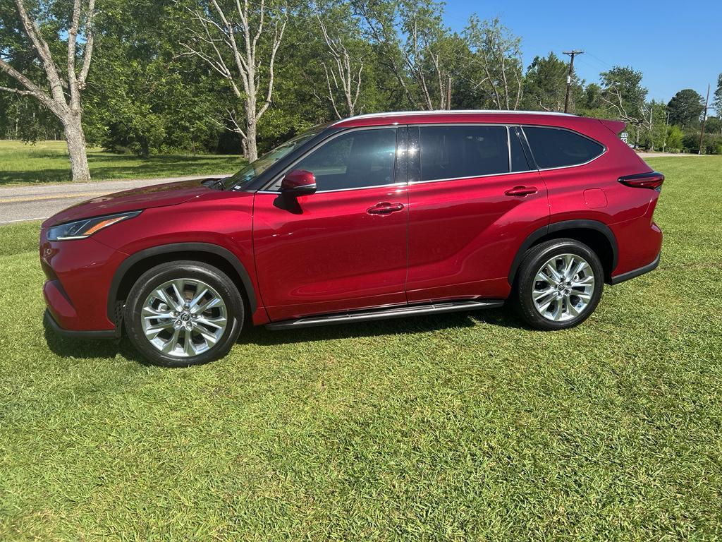 used 2022 Toyota Highlander car, priced at $39,875