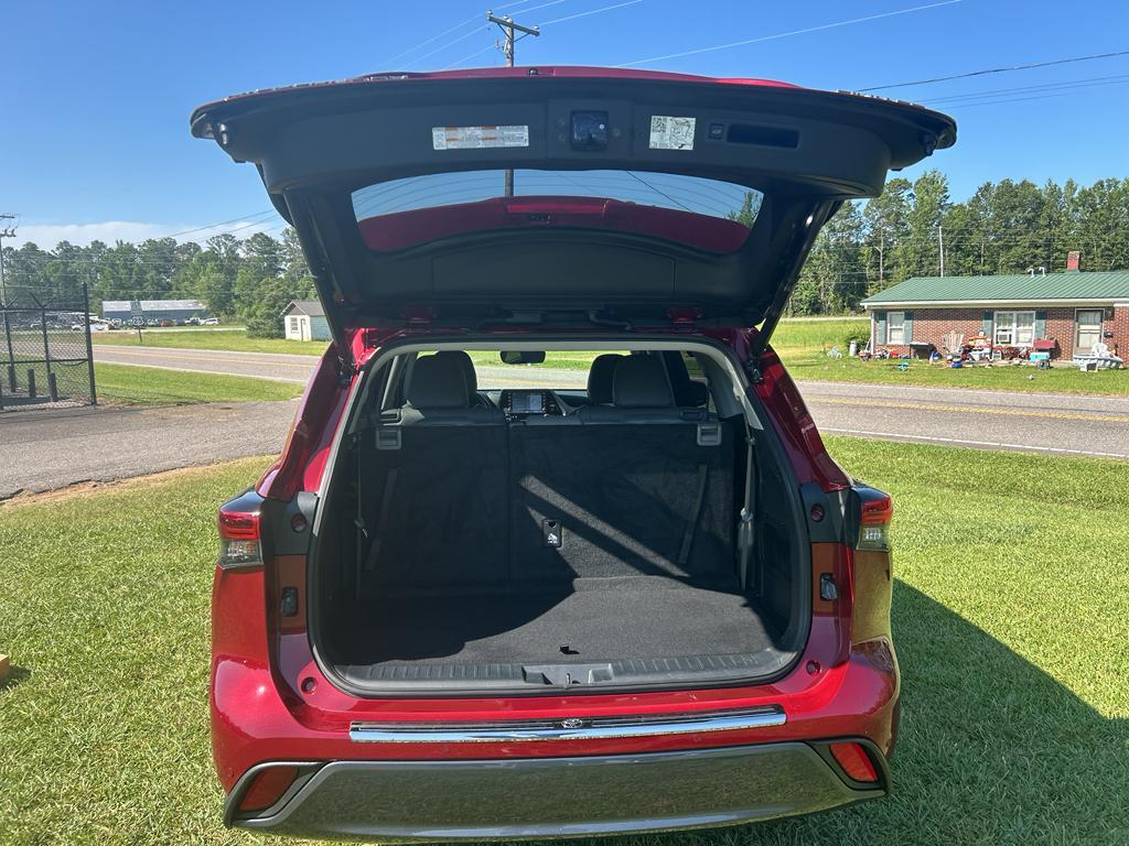 used 2022 Toyota Highlander car, priced at $39,875