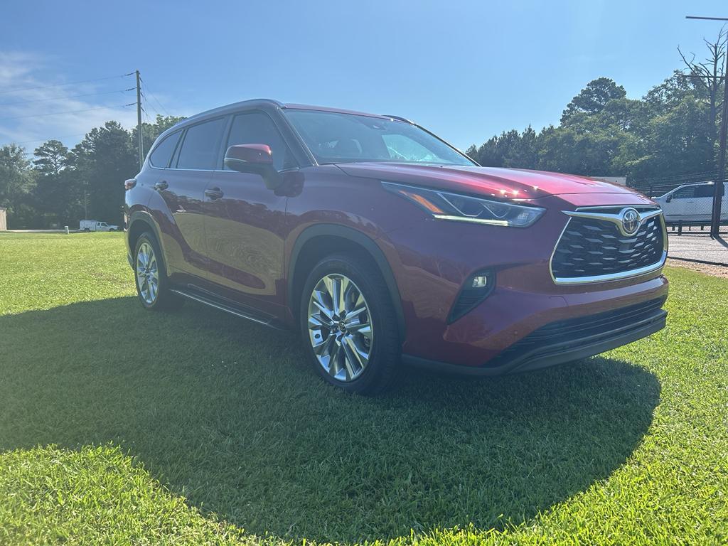 used 2022 Toyota Highlander car, priced at $39,875