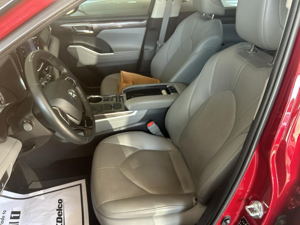 used 2022 Toyota Highlander car, priced at $39,875