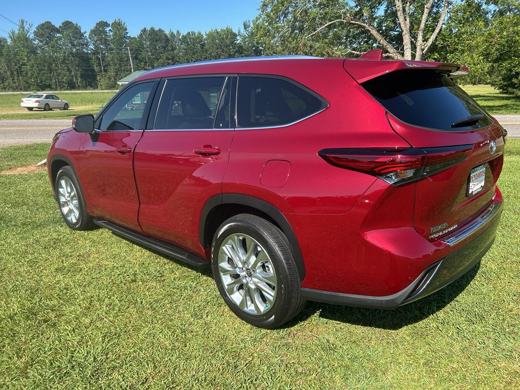 used 2022 Toyota Highlander car, priced at $39,875