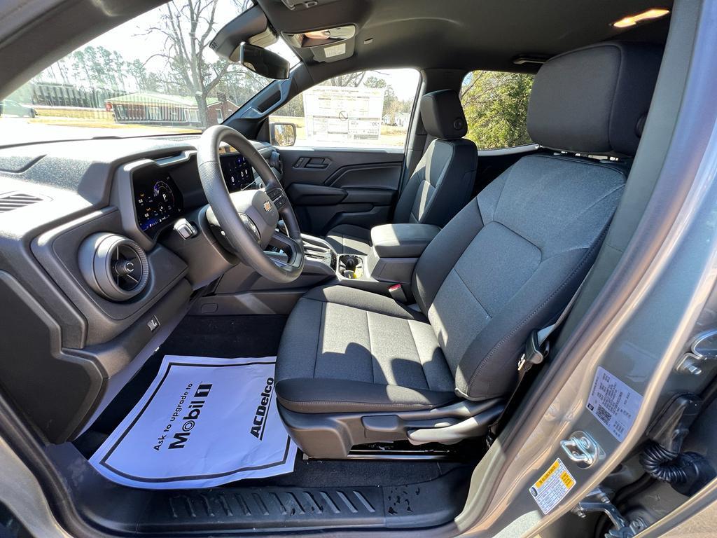 new 2025 Chevrolet Colorado car, priced at $33,535