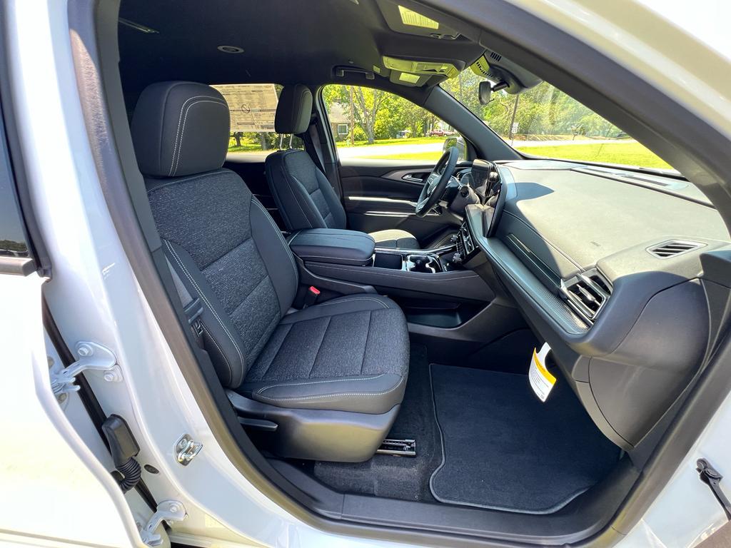 new 2025 Chevrolet Traverse car, priced at $42,735