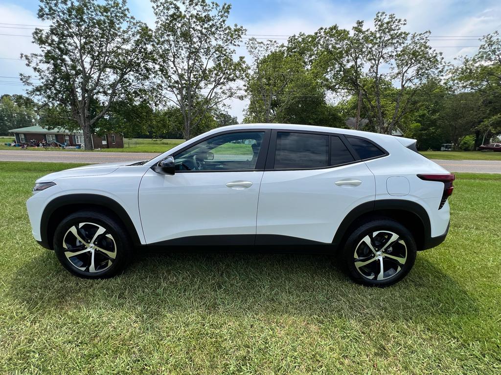 new 2025 Chevrolet Trax car, priced at $24,330