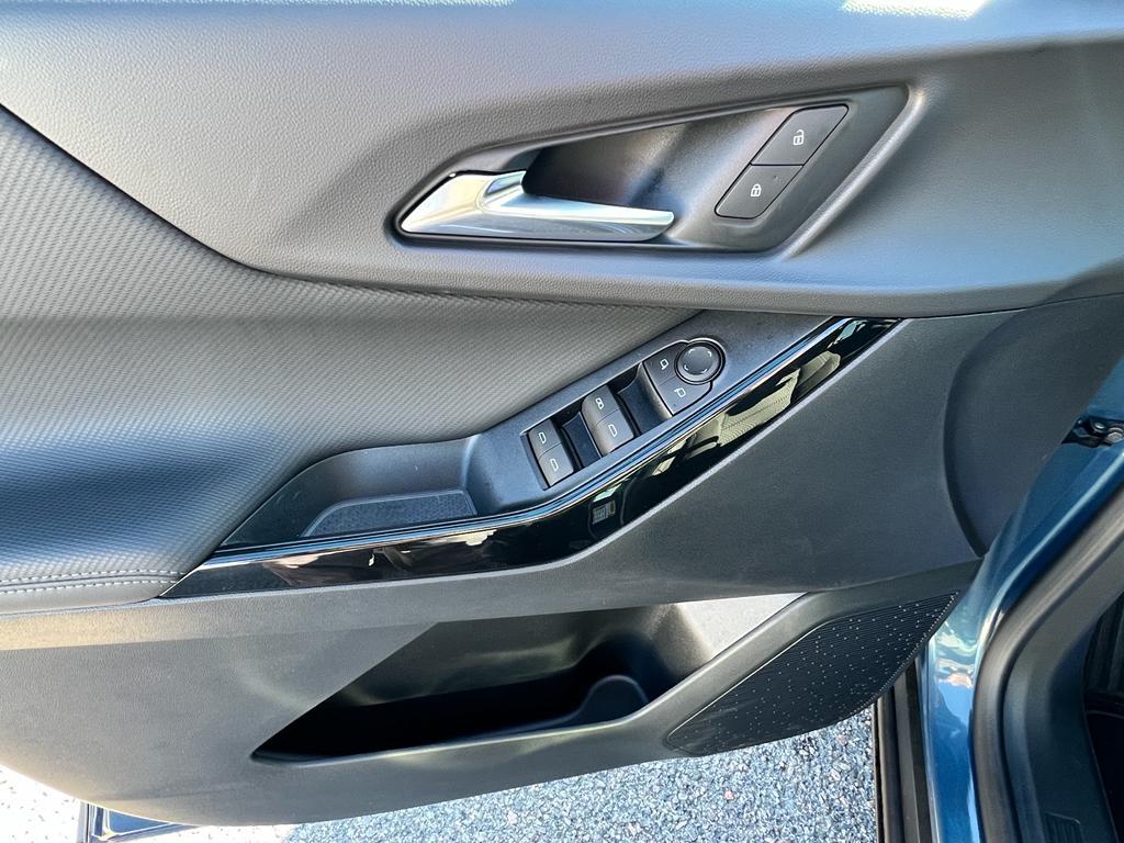 new 2026 Chevrolet Equinox car, priced at $31,925