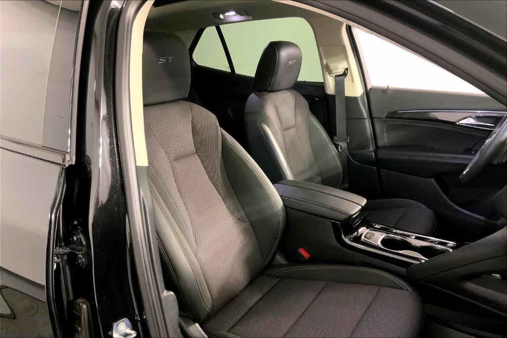 used 2022 Buick Envision car, priced at $23,000