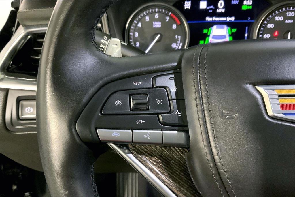 used 2024 Cadillac XT6 car, priced at $40,000