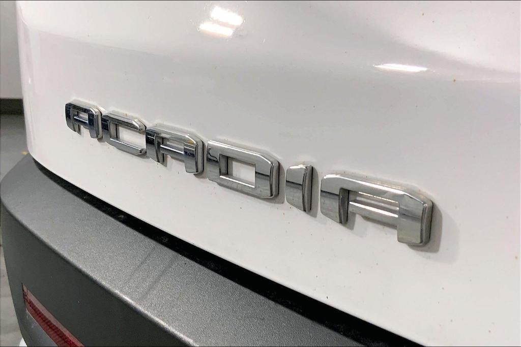 used 2023 GMC Acadia car, priced at $26,000