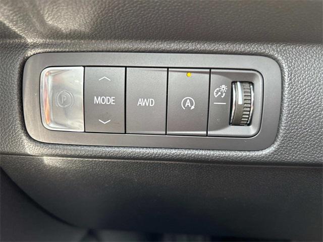 new 2025 Chevrolet Traverse car