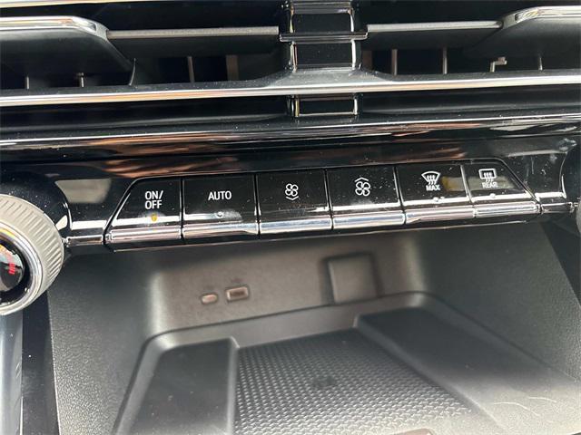 new 2025 Chevrolet Traverse car