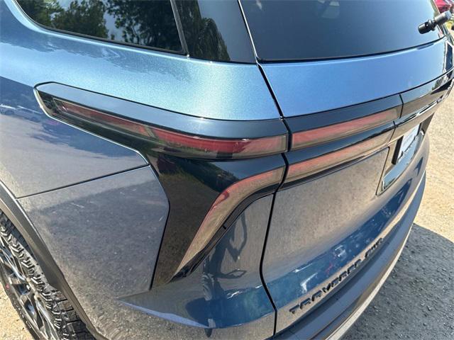 new 2025 Chevrolet Traverse car