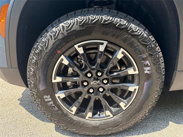 new 2025 Chevrolet Traverse car