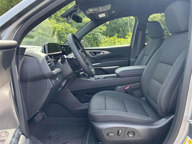 new 2025 Chevrolet Traverse car