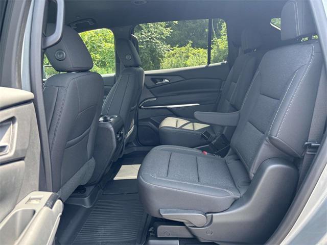 new 2025 Chevrolet Traverse car