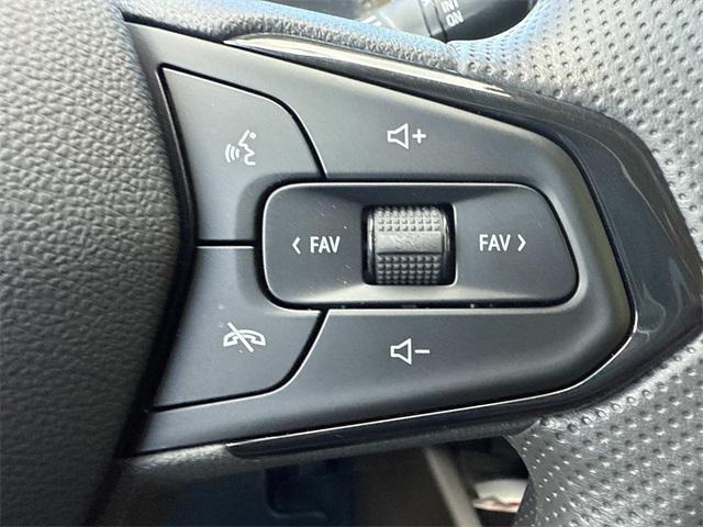 new 2025 Chevrolet Trax car