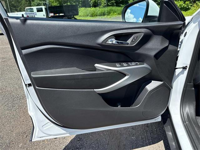 new 2025 Chevrolet Trax car