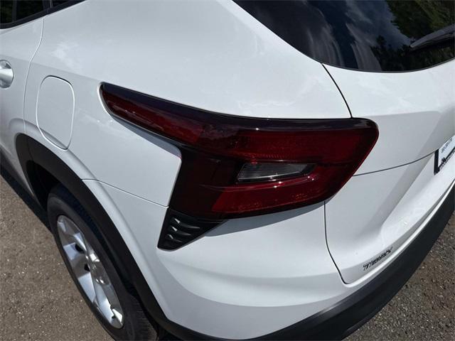 new 2025 Chevrolet Trax car