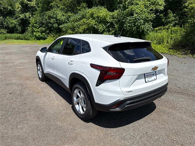 new 2025 Chevrolet Trax car