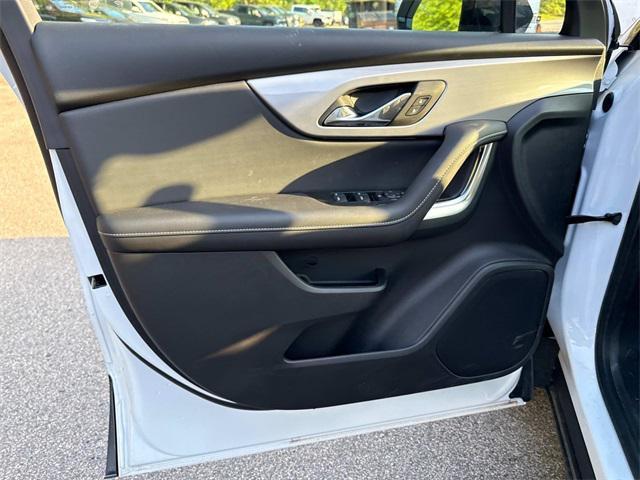 new 2025 Chevrolet Blazer car