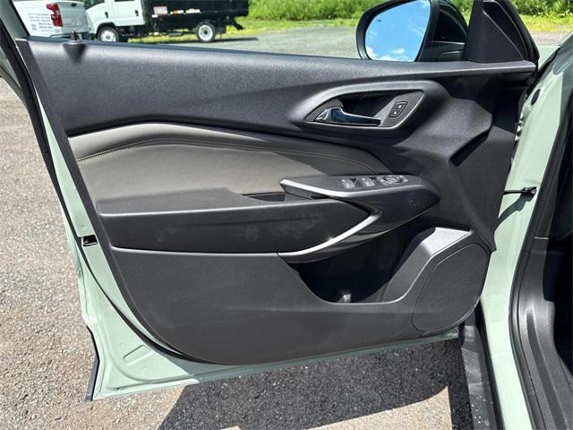 new 2025 Chevrolet Trax car