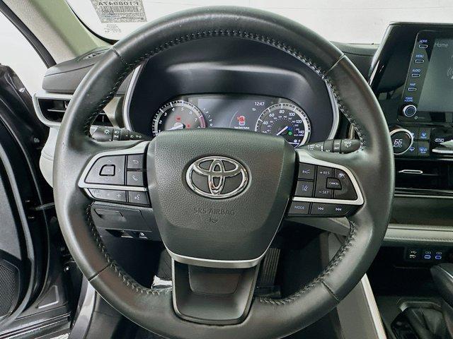 used 2022 Toyota Highlander car, priced at $31,991