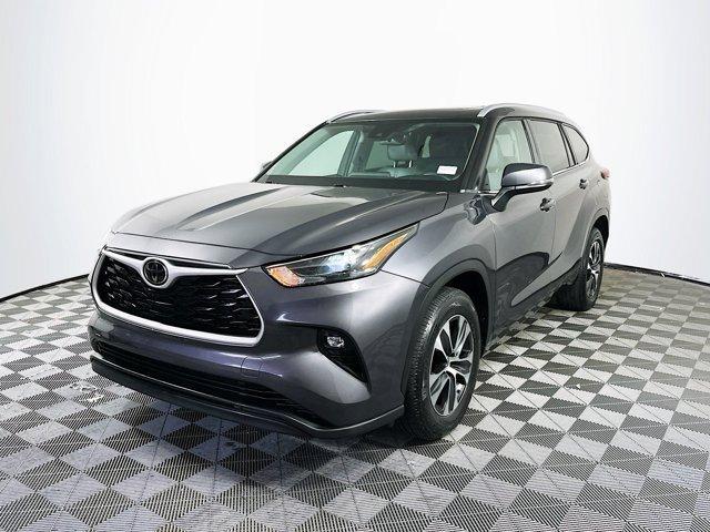 used 2022 Toyota Highlander car, priced at $31,991