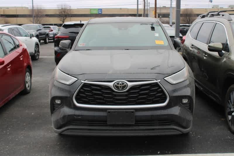 used 2021 Toyota Highlander car, priced at $27,460