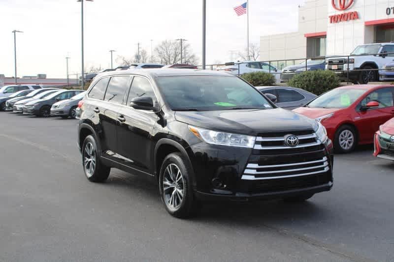 used 2019 Toyota Highlander car, priced at $25,960