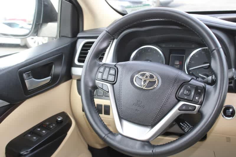 used 2019 Toyota Highlander car, priced at $29,960