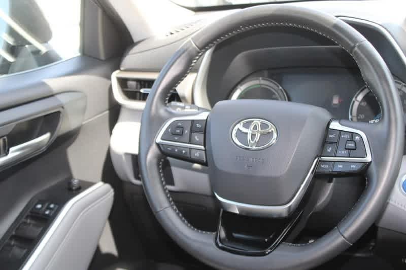 used 2021 Toyota Highlander Hybrid car, priced at $35,760