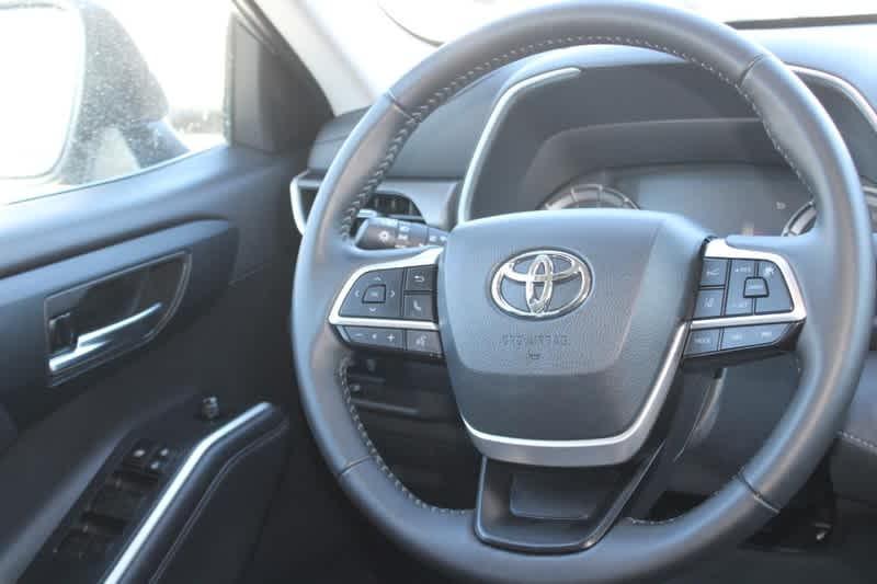 used 2024 Toyota Highlander car, priced at $43,460