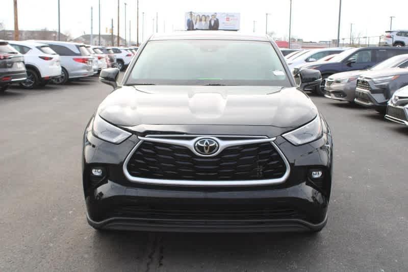 used 2022 Toyota Highlander car, priced at $29,460