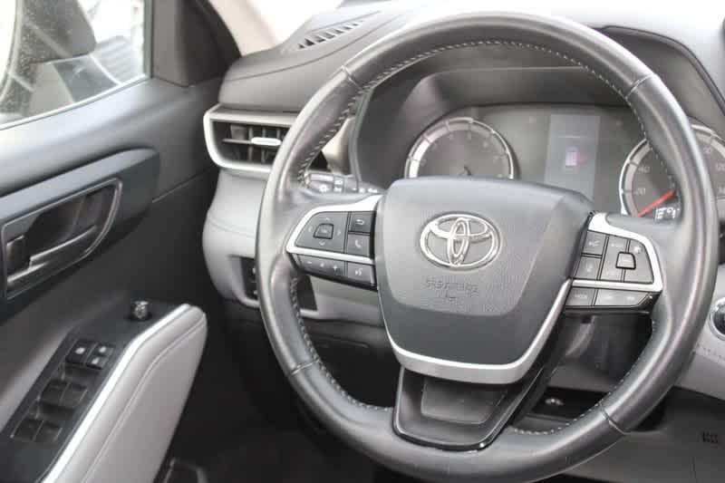 used 2022 Toyota Highlander car, priced at $29,460