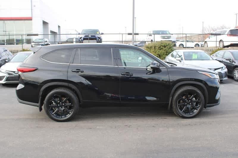 used 2022 Toyota Highlander car, priced at $29,460