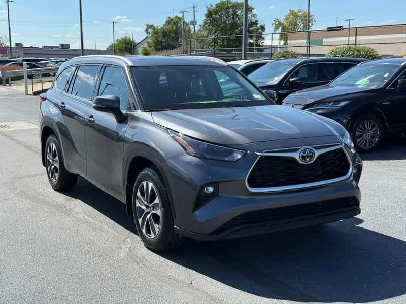 used 2022 Toyota Highlander car, priced at $37,960