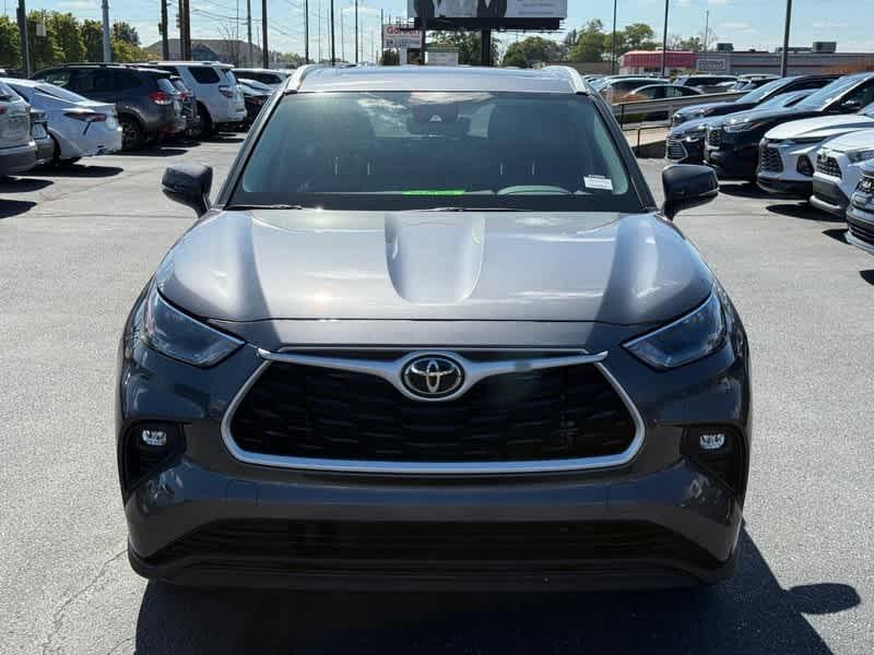 used 2022 Toyota Highlander car, priced at $37,960