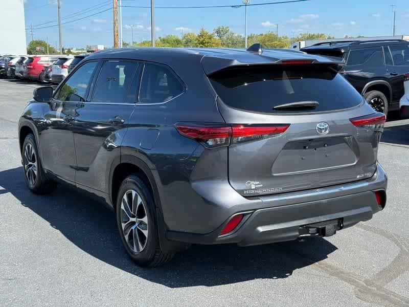 used 2022 Toyota Highlander car, priced at $37,960