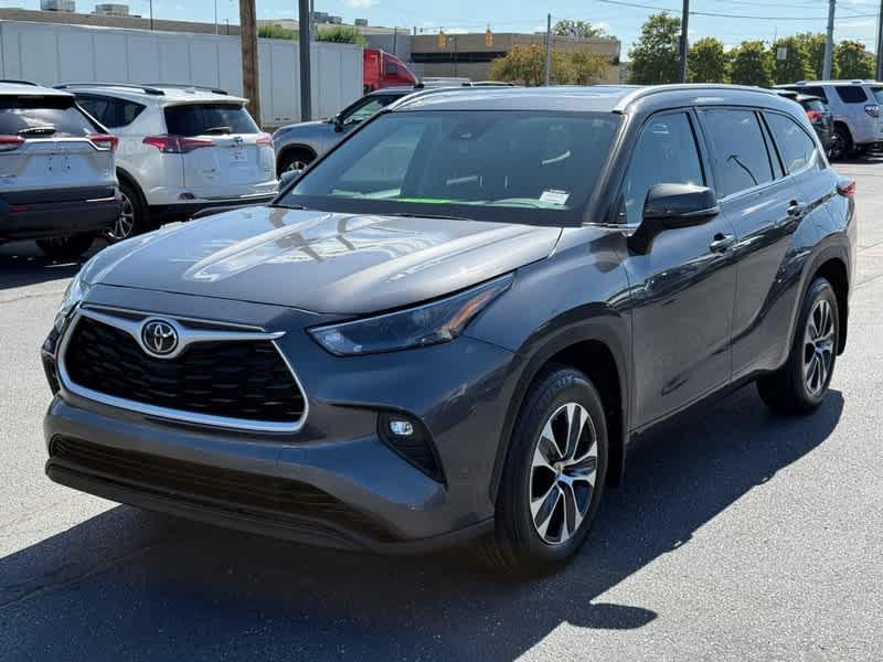 used 2022 Toyota Highlander car, priced at $37,960