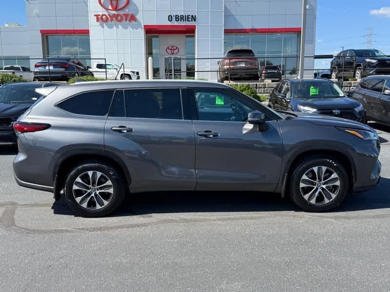 used 2022 Toyota Highlander car, priced at $37,960