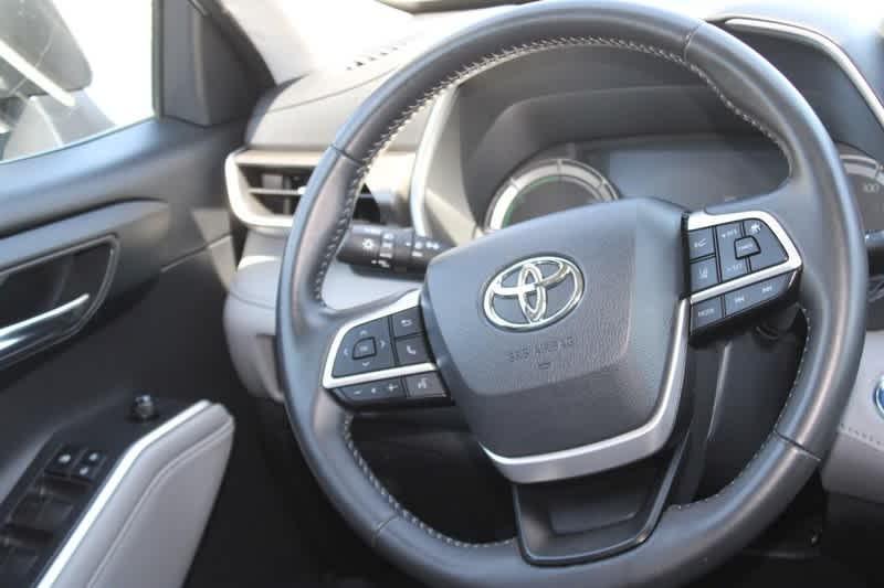 used 2022 Toyota Highlander Hybrid car, priced at $41,960