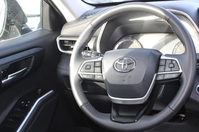 used 2024 Toyota Highlander car, priced at $43,960