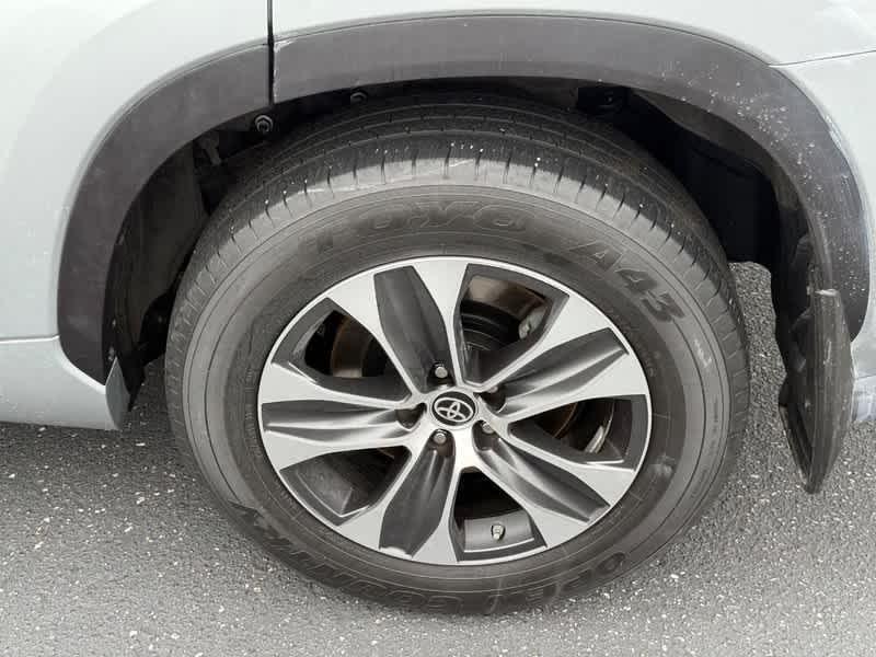 used 2021 Toyota Highlander car, priced at $26,979